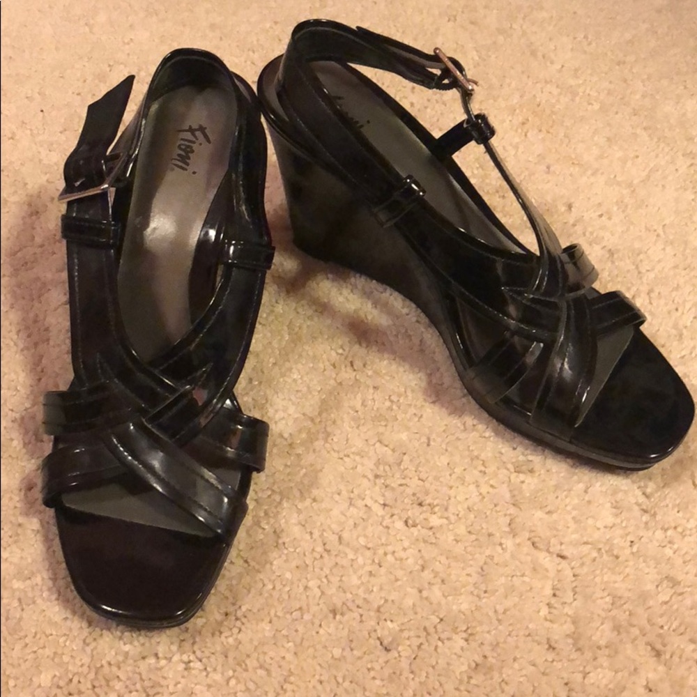 Shoe